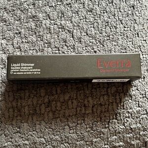 Everra Diamond Shimmer Liquid Shimmer